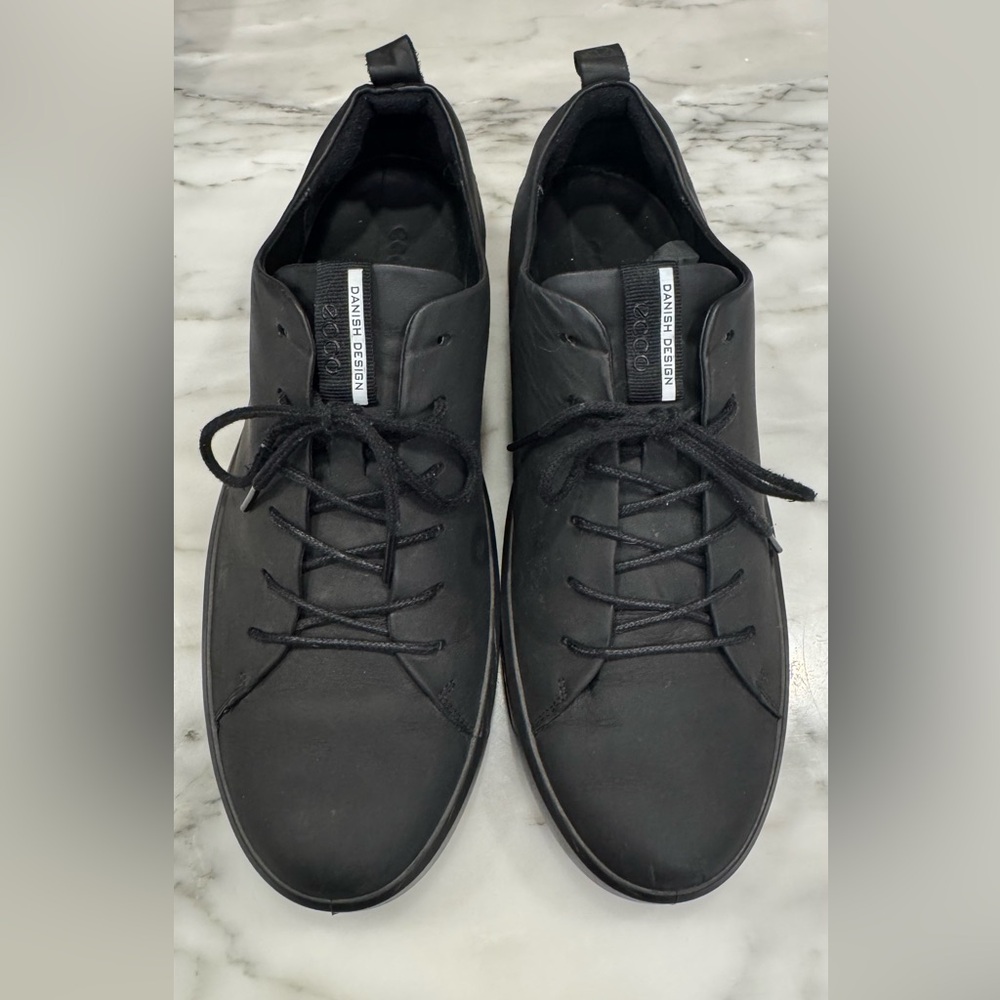 🌸Ecco leather runners size 13